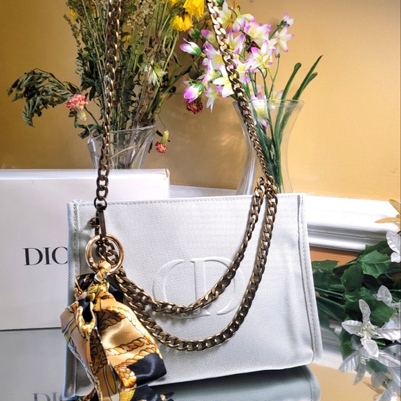 Dior White Crossbody Bag with Gold Chain - Picture 1 of 11